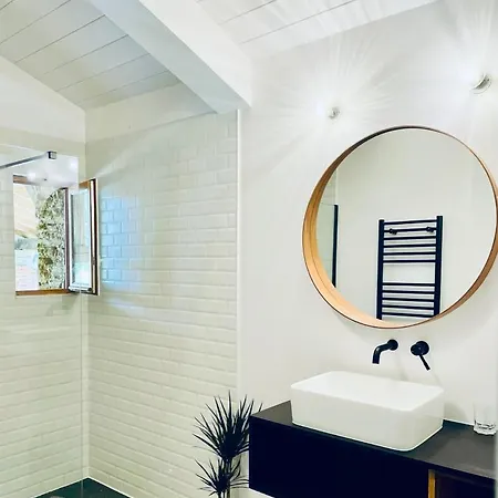 Chambres D'Hotes De Monsieur Leger Guest house *